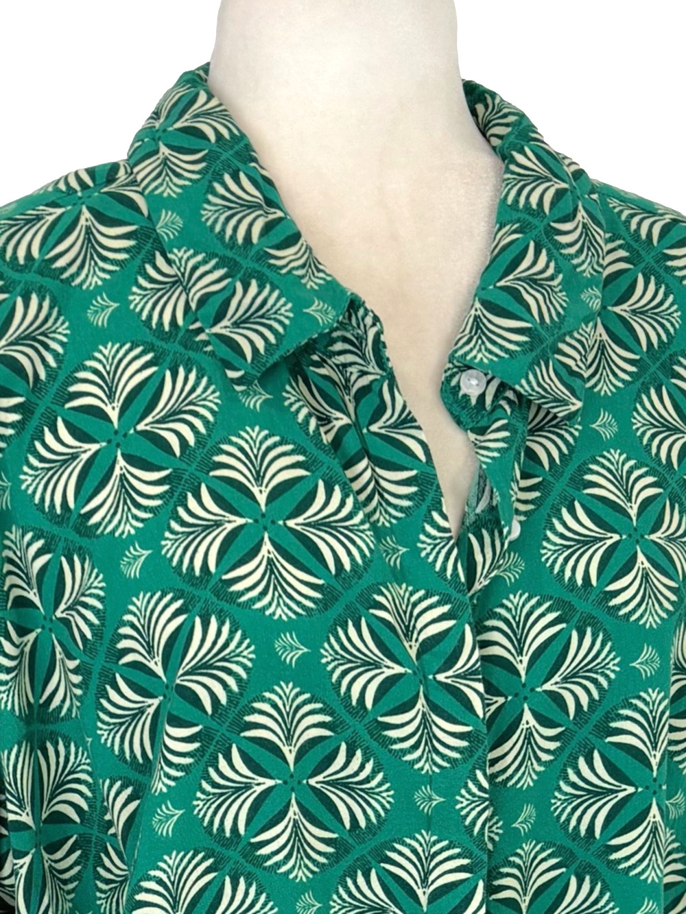 Per Se green abstract motif shirt